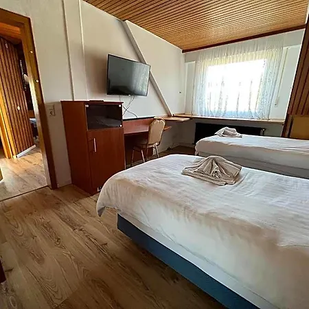 호텔 Cici Monteurunterkuenfte Oestertal 3*